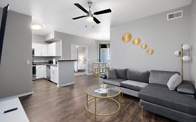 Luxury Mountain View 2Br With Balcony Located In Scottsdale