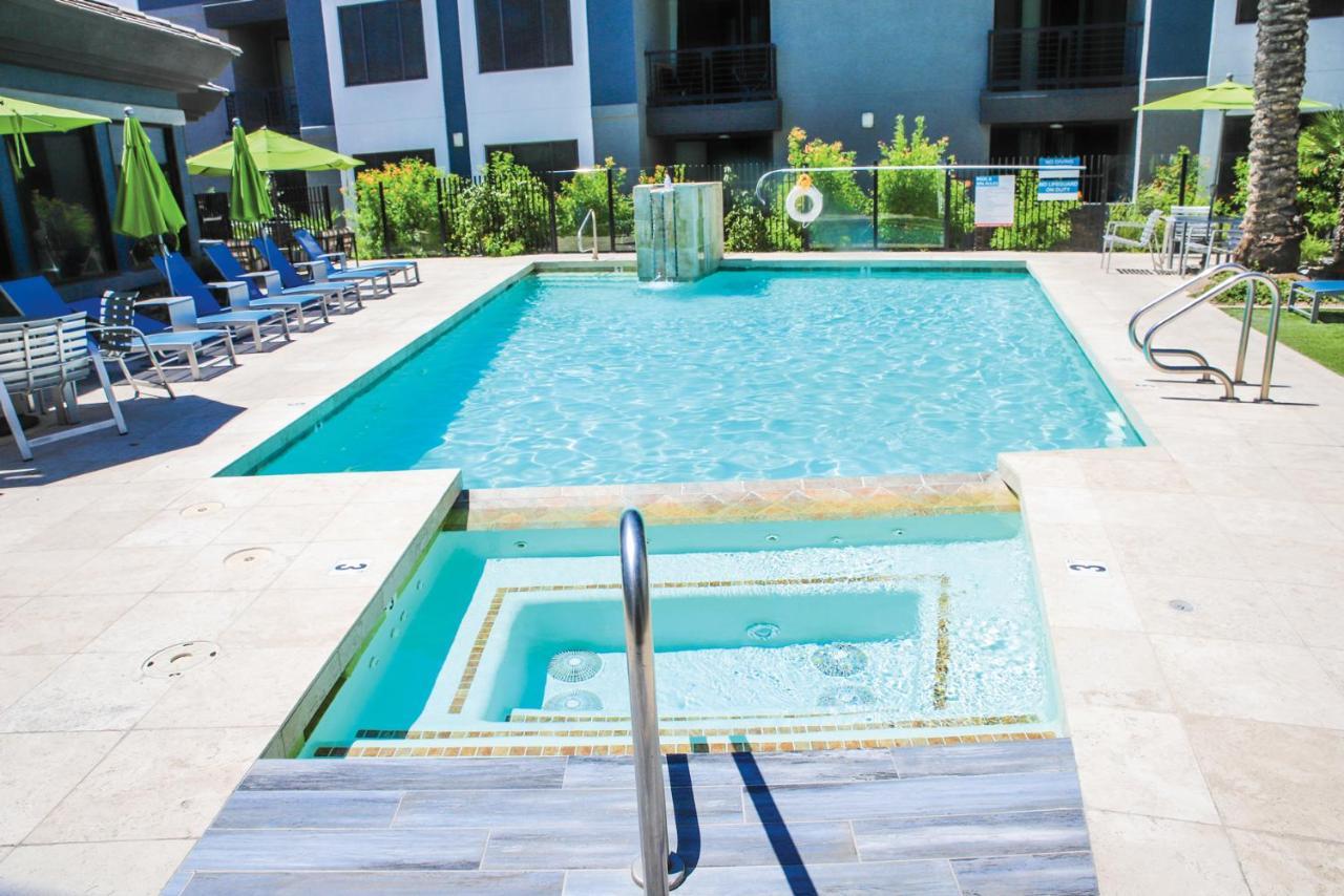 Luxury Mountain View 2Br With Balcony Located In Scottsdale Exterior photo