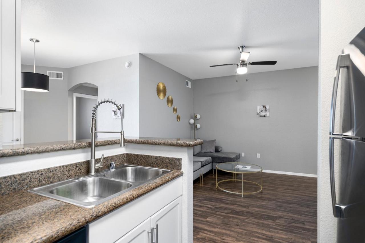 Luxury Mountain View 2Br With Balcony Located In Scottsdale Exterior photo